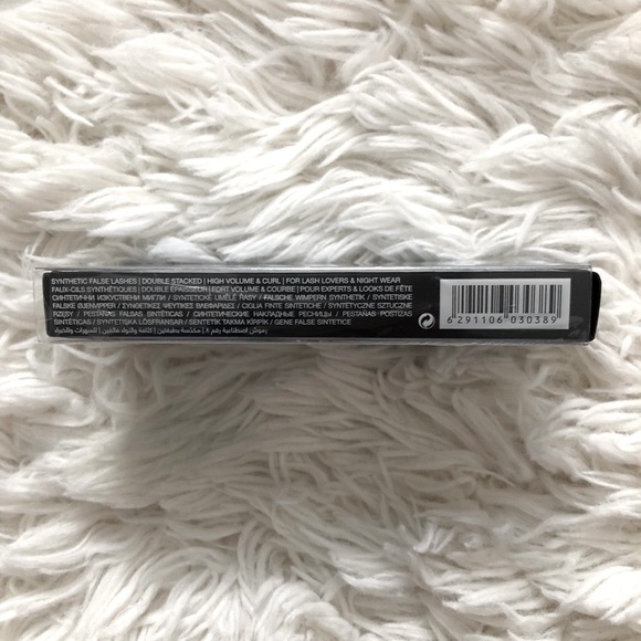 3/$45 Huda Beauty Scarlett lashes - Picture 4 of 5